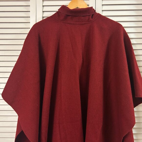 New. 100% Wool Poncho/Cape with Scarf: One Size - Picture 5 of 13